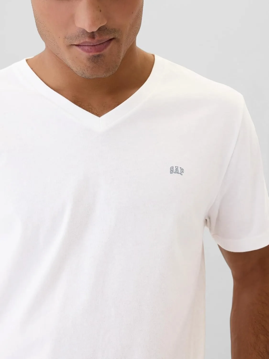 GAP Men's Everyday Soft Logo V-Neck T-Shirt